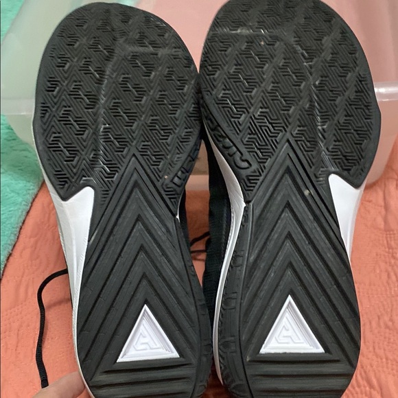 Nike Black and White Air Sneakers - Picture 6 of 6